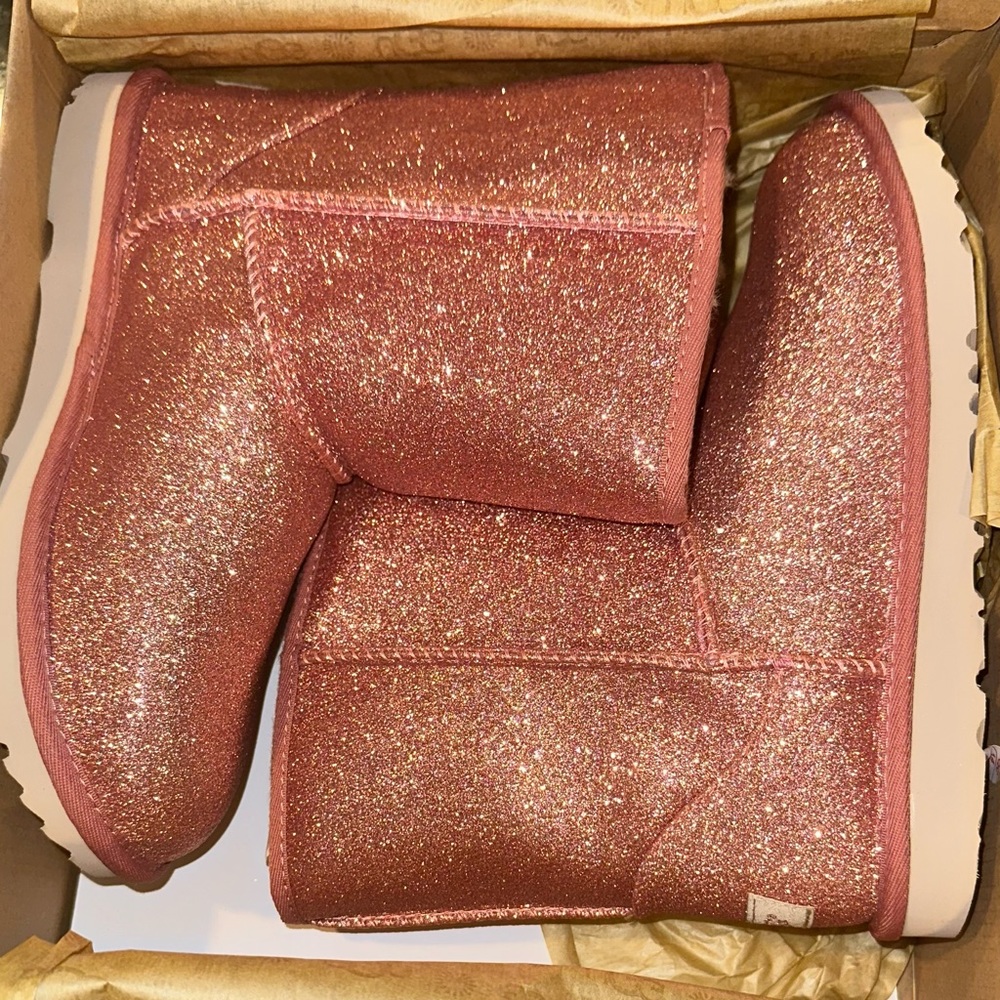 UGG KIDS CLASSIC
SHORT |I GLITTER